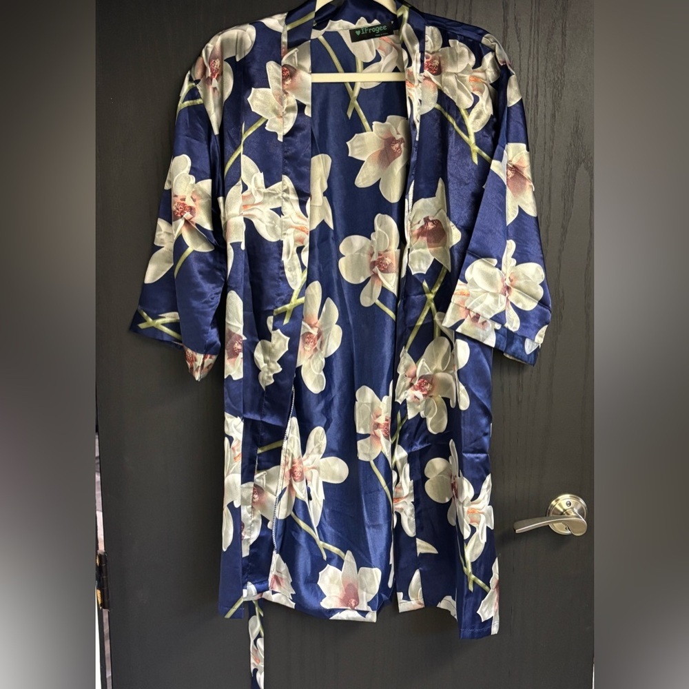 Floral Satin Robe Women’s Medium - Large